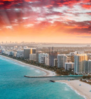 Gün batımı Miami görünümünden helikopter