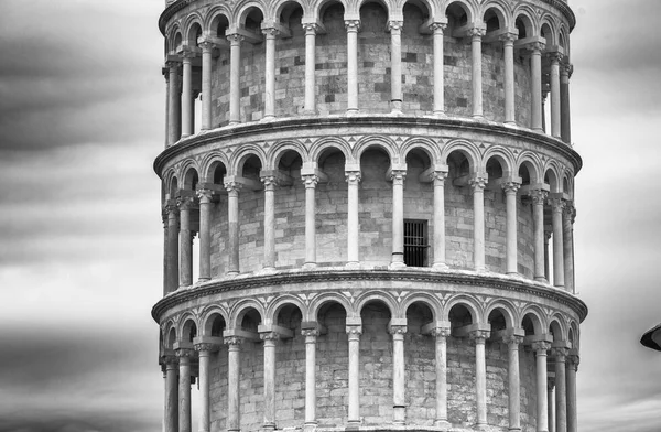 Tower of Pisa from ancient city walls — Stock Photo, Image
