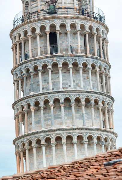 Tower of Pisa from ancient city walls — Stock Photo, Image