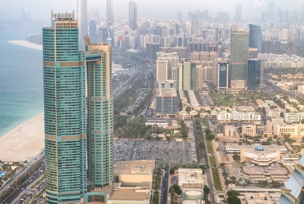 Skyline aéreo de Abu Dhabi, Emiratos Árabes Unidos — Foto de Stock