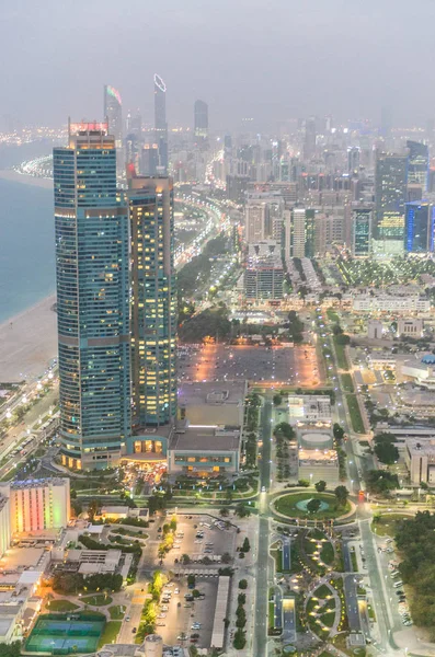 Skyline aéreo de Abu Dhabi, Emiratos Árabes Unidos — Foto de Stock