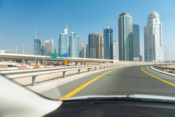 Dubai Marina bangunan dari mobil bergerak — Stok Foto