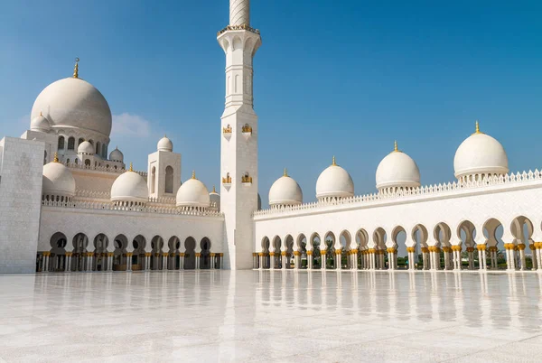 Sheikh Zayed Grande Mesquita, Abu Dhabi - Emirados Árabes Unidos — Fotografia de Stock