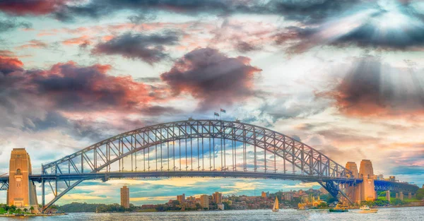 Sydney Harbour Bridge bij zonsondergang, New South Wales, Australië — Stockfoto