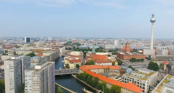 Berlin flygfoto med floden och Tv-tornet — Stockfoto