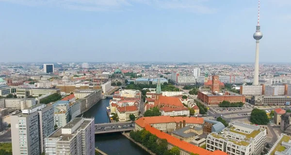 Letecký pohled na Berlín s řekou a televizní věž — Stock fotografie