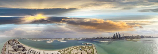 Palm Jumeirah al atardecer, Palm Island, Dubai, Emiratos Árabes Unidos — Foto de Stock