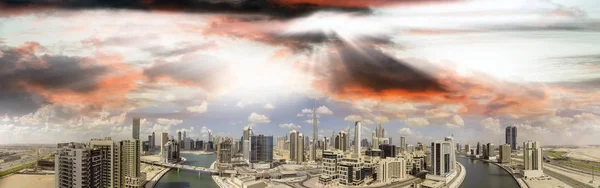 Vue aérienne panoramique des gratte-ciel du centre-ville de Dubaï, Émirats arabes unis — Photo