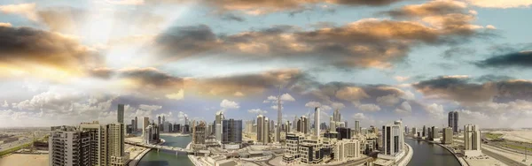 Downtown Dubai hava görünümünü gün batımında, Birleşik Arap Emirlikleri — Stok fotoğraf