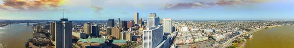 Prachtige panoramische luchtfoto van New Orleans in de schemering — Stockfoto