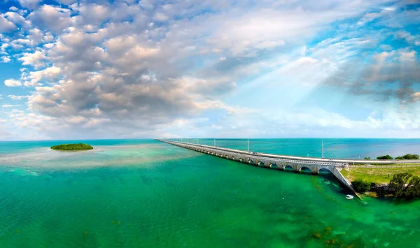 Florida Keys most, letecký pohled na krásný západ slunce — Stock fotografie