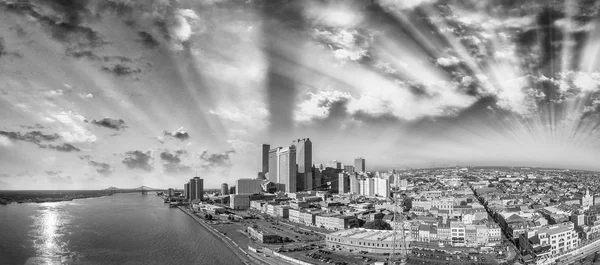 Schwarz-weiß-panoramablick auf neue orleans, louisiana — Stockfoto