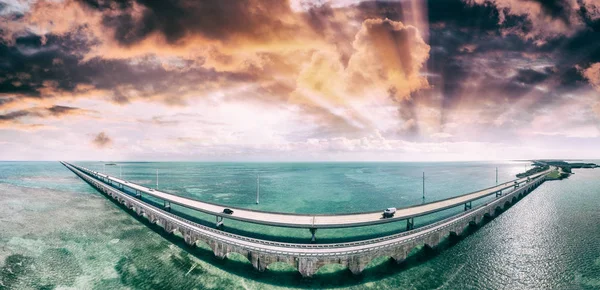 Florida κλειδιών γέφυρα, όμορφη θέα στο ηλιοβασίλεμα εναέρια — Φωτογραφία Αρχείου