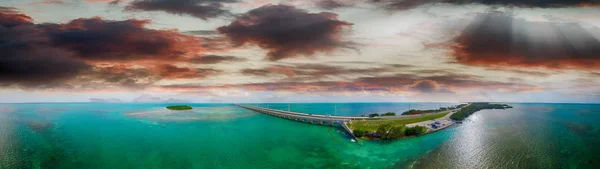 Флоридский мост Кейс, прекрасный вид на закат с воздуха — стоковое фото