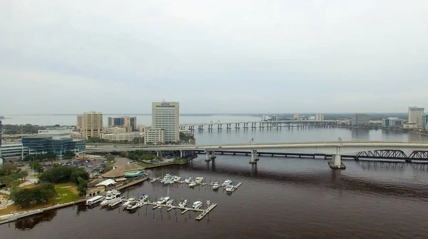 JACKSONVILLE, FL - FEBRUARY 2016: Aerial city view on a cloudy d — Stock Photo, Image