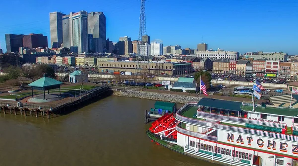 NEW ORLEANS, LA - FEBRUARY 9: Aerial view of riverboat Natchez d — Stock Photo, Image