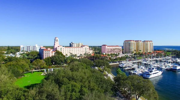 ST PETERBURG, FL - FEBRERO 2016: Vista aérea de la ciudad. San Petersburgo — Foto de Stock