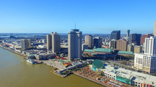New Orleans, La - februari 2016: Aerial stadsutsikt. New Orleans en — Stockfoto