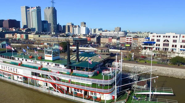 NEW ORLEANS, LA - FEBRUARY 9: Aerial view of riverboat Natchez d — Stock Photo, Image