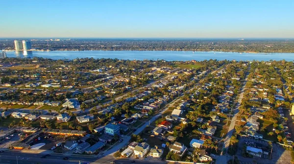 FORT WALTON, FL - FEVEREIRO 2016: Vista aérea da cidade. Fort Walton i — Fotografia de Stock