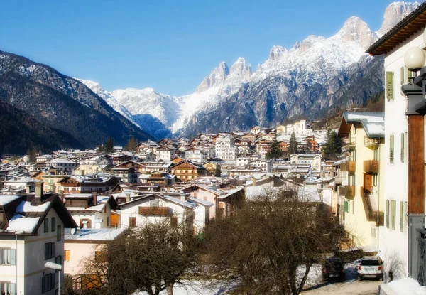 Schneelandschaft der Dolomiten im Winter — Stockfoto