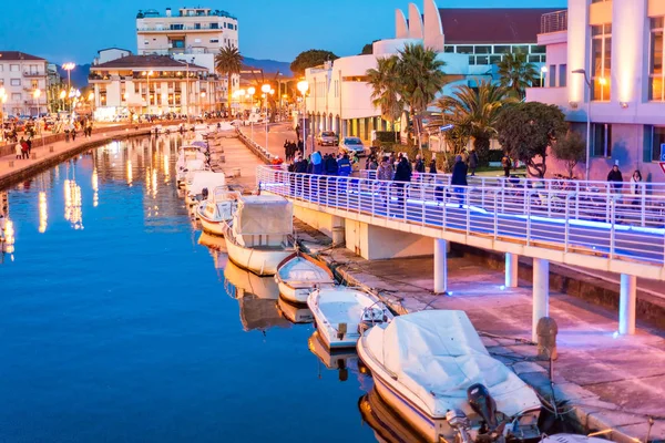 Viareggio, Tuscany. Boats along city canal at night — Stock Photo, Image