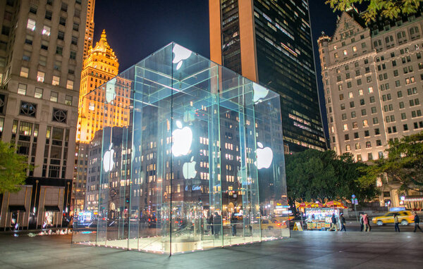 NEW YORK CITY - OCTOBER 23, 2015: Entrance to the Apple Flagship