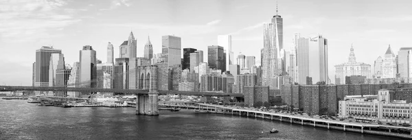 纽约城-2015 年 10 月 22 日︰ 曼哈顿下城天际线从 M — 图库照片