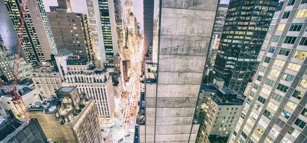 Amazing overhead night view of Manhattan streets and skyscrapers — Stock Photo, Image