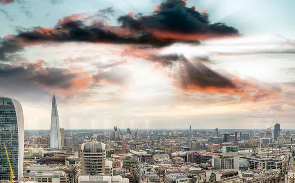 Panoramic aerial view of London skyline at sunset — Stock Photo, Image