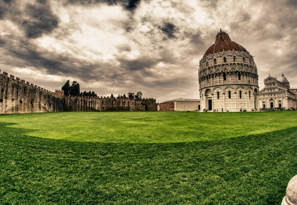 Cathedral, Baptistery and Tower of Pisa in Miracle square — Stock Photo, Image