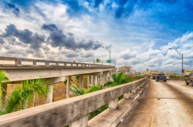 Eyaletler arası yol şehir