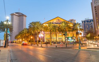 New Orleans - 9 Şubat 2016: Mardi Gras çok yakın sokak ışıkları