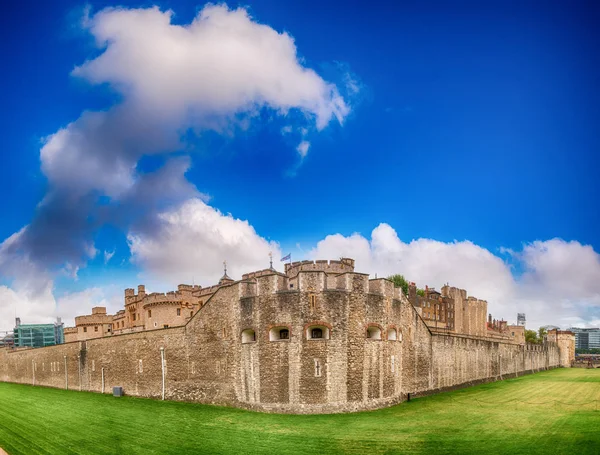 Západ slunce panoramatický pohled Tower of London, Velká Británie — Stock fotografie