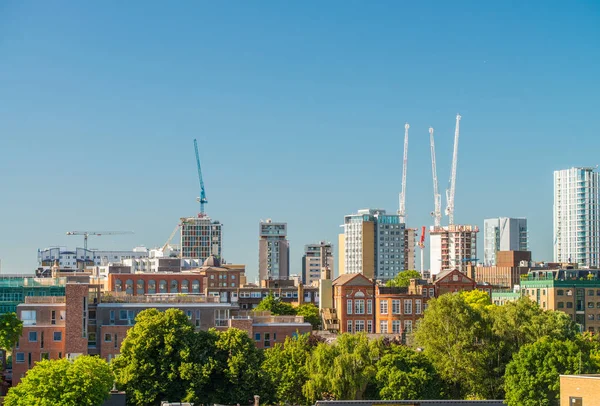 Edificios de Londres a lo largo del río Támesis - Reino Unido —  Fotos de Stock