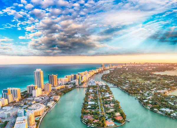 Gün batımında Miami Beach havadan görünümü — Stok fotoğraf