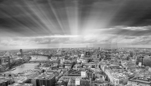 Londra siyah beyaz panoramik havadan görünümü — Stok fotoğraf