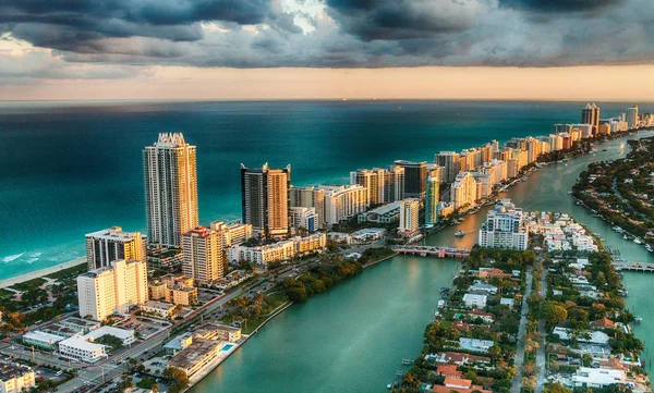 Luchtfoto van de skyline van Miami Beach, Florida — Stockfoto