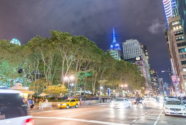 New York City - September 2015: Trafik i staden på natten. Ne — Stockfoto