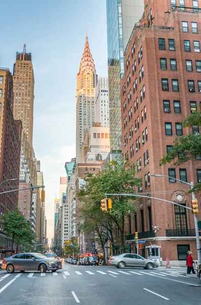 NEW YORK CITY - SETTEMBRE 2015: Street view of Chrysler building — Foto Stock