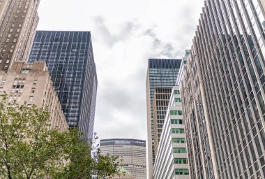 New york şehir silüeti üzerinde güzel bir gün