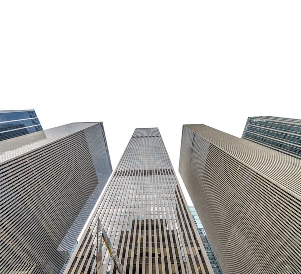 Rascacielos altos, vista desde la calle, aislado sobre fondo blanco — Foto de Stock