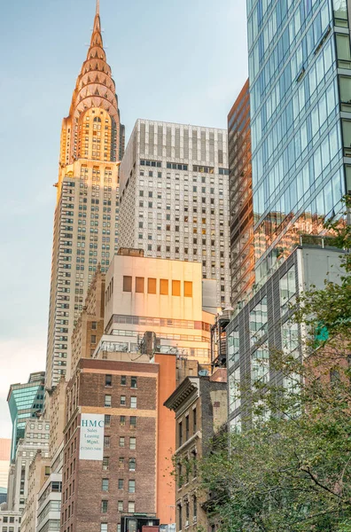 New York City - September 2015: De mening van de straat van Chrysler gebouw — Stockfoto