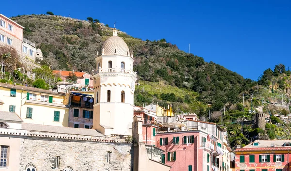 Barevné domy vesnice Cinque Terre, Itálie — Stock fotografie