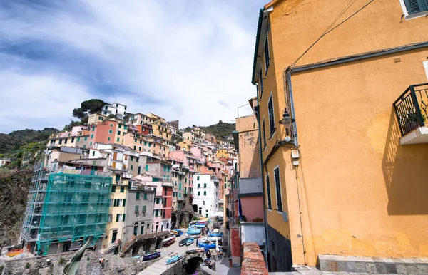 Beau village pittoresque de Riomaggiore, Cinque Terre - Coloré — Photo