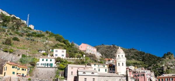 Pueblo pintoresco de Vernazza, Cinque Terre. Hermoso hom colorido — Foto de Stock