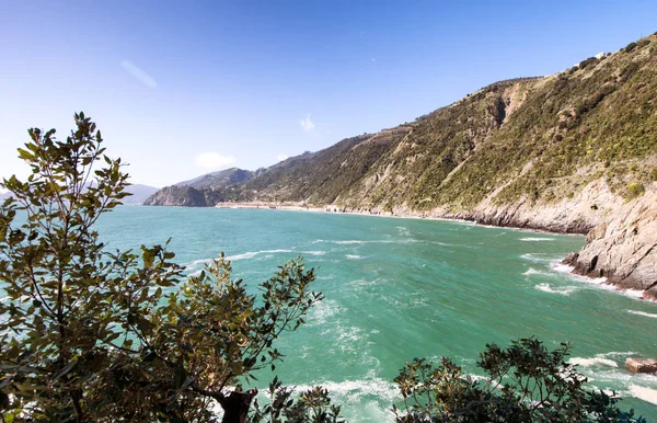 Maravilhosa paisagem e cores de primavera de Cinque Terre - Itália — Fotografia de Stock