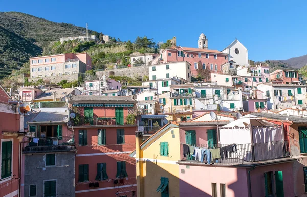 Vernazza, cinque terre şirin bir köy. güzel renkli hom — Stok fotoğraf