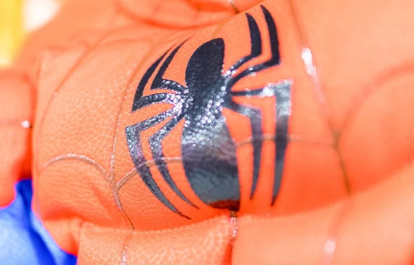 Örümcek adam kostüm bir şehir dükkanda — Stok fotoğraf