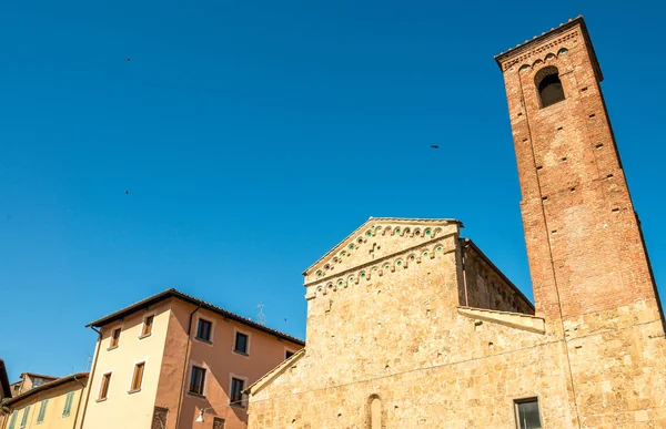 Кьефди-ди-Андреа via del Cuore - Пиза - Древняя тосканская церковь — стоковое фото
